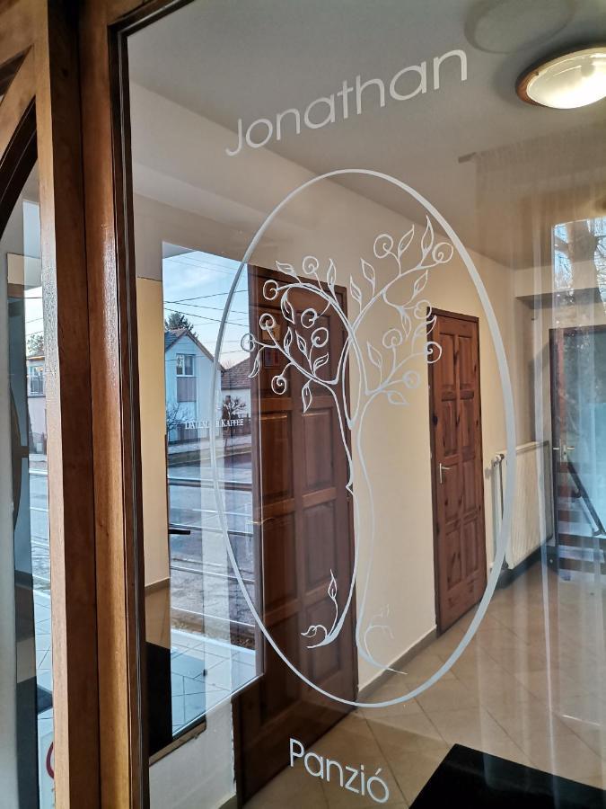 Jonathan Bed&Pizza Komarom Exterior photo